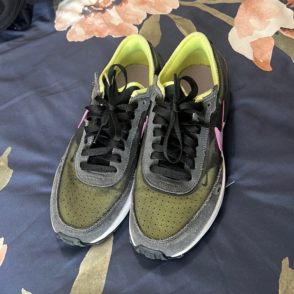 Nike waffle youth size 6.5 - women’s 8